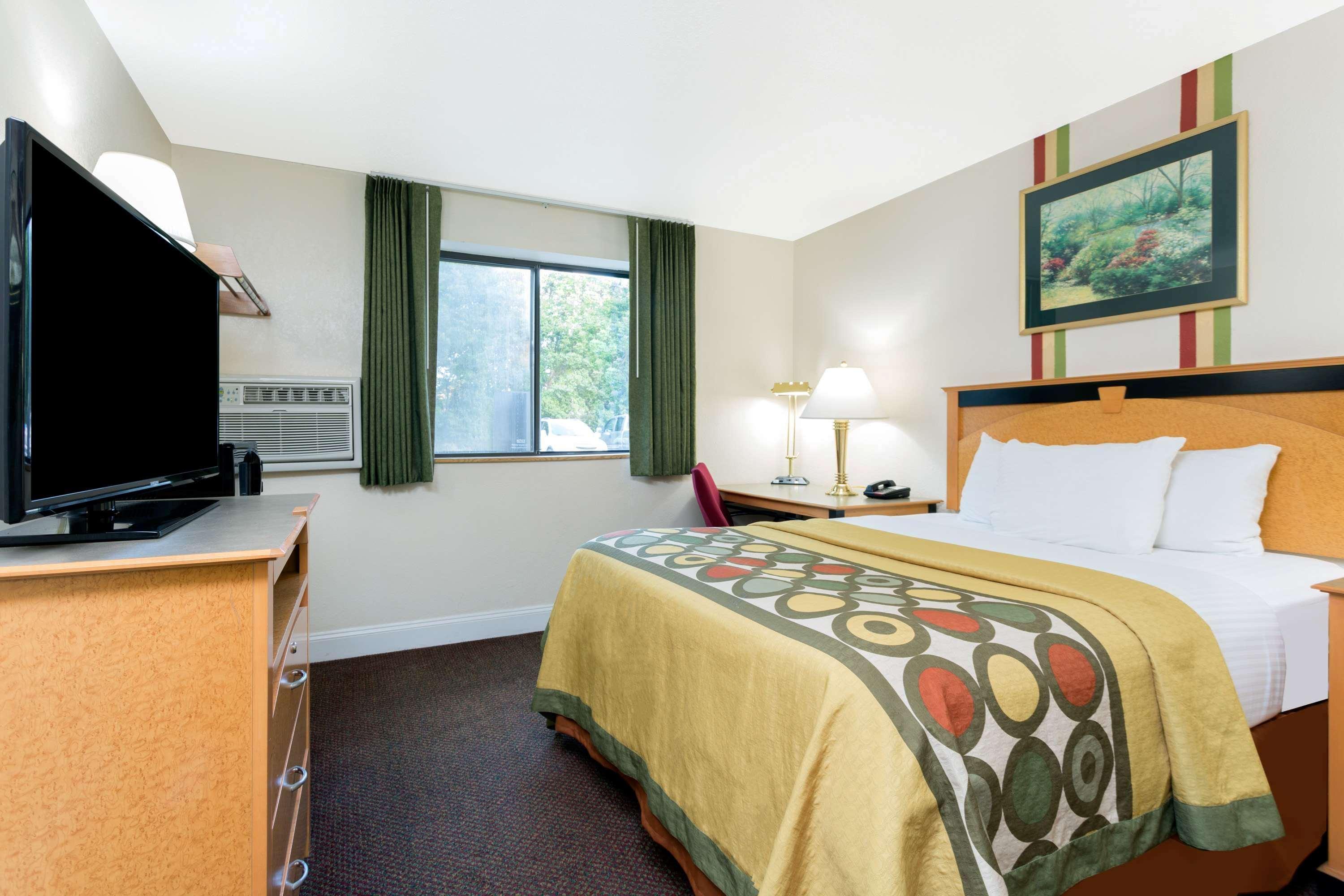 Super 8 By Wyndham Anderson/Clemson Area Motel Exterior photo