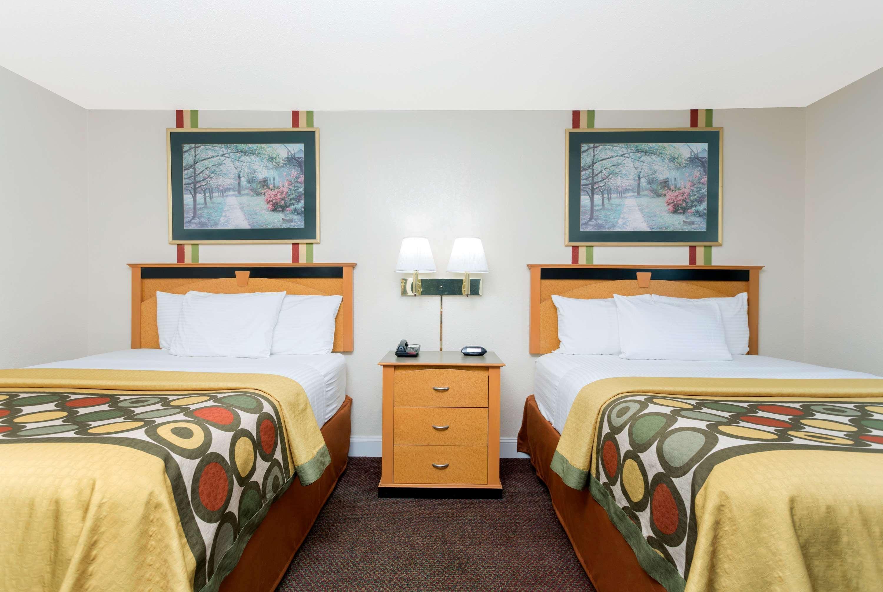 Super 8 By Wyndham Anderson/Clemson Area Motel Exterior photo
